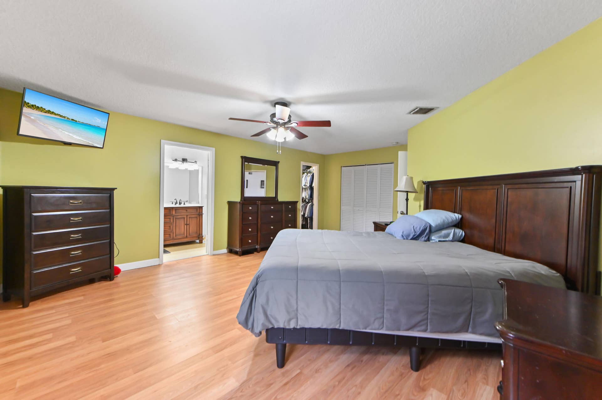 23 bedroom 04