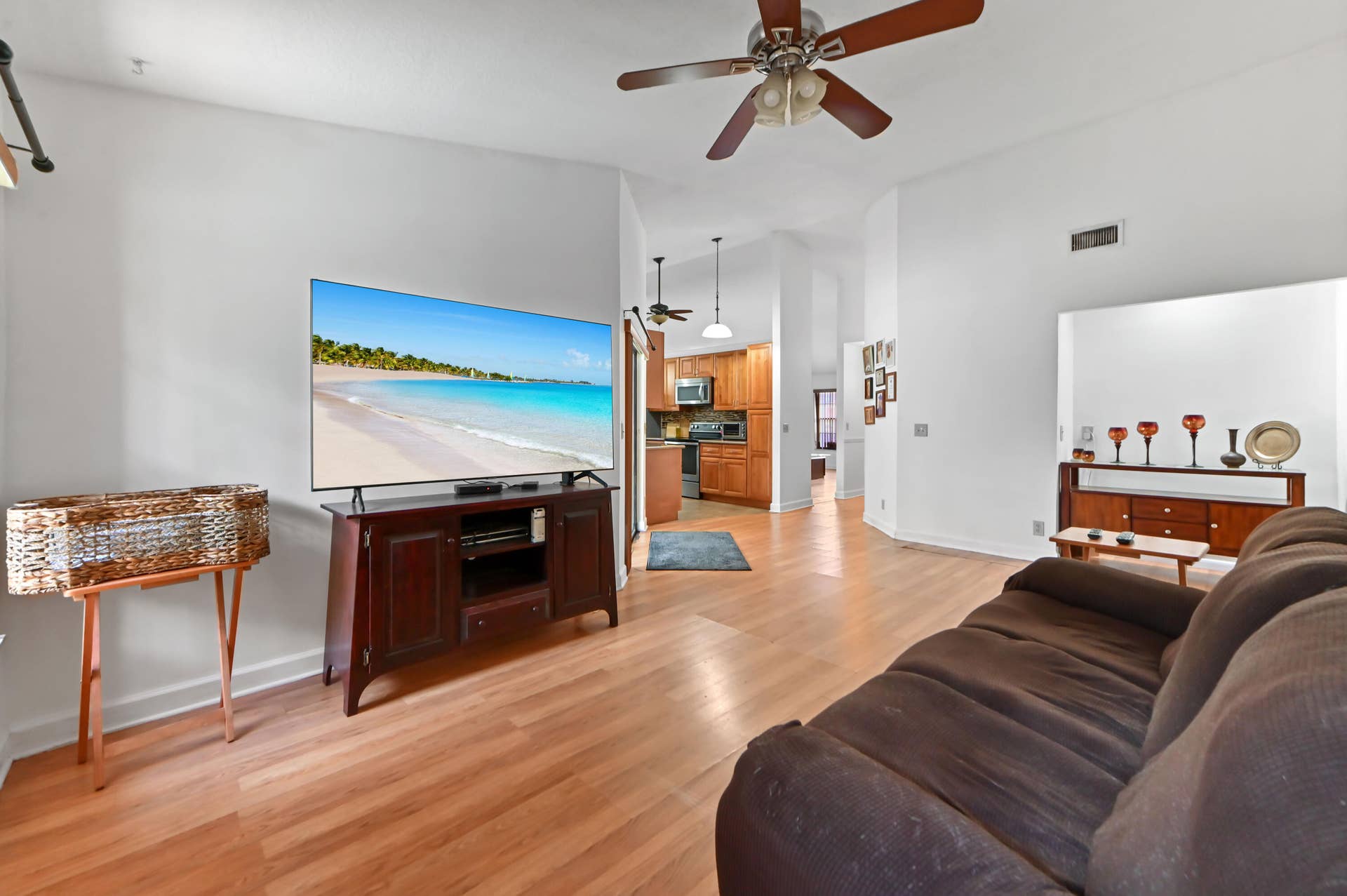 27 family room 02