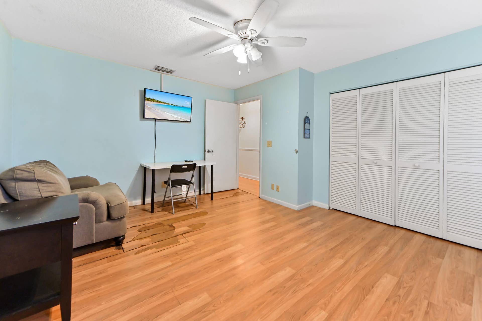 18 bedroom 02
