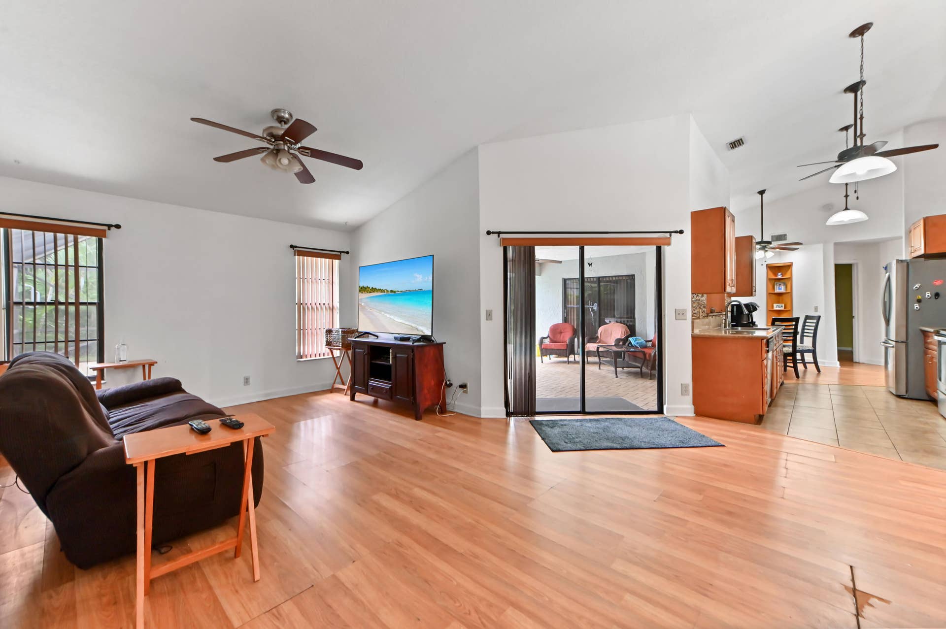 28 family room 03