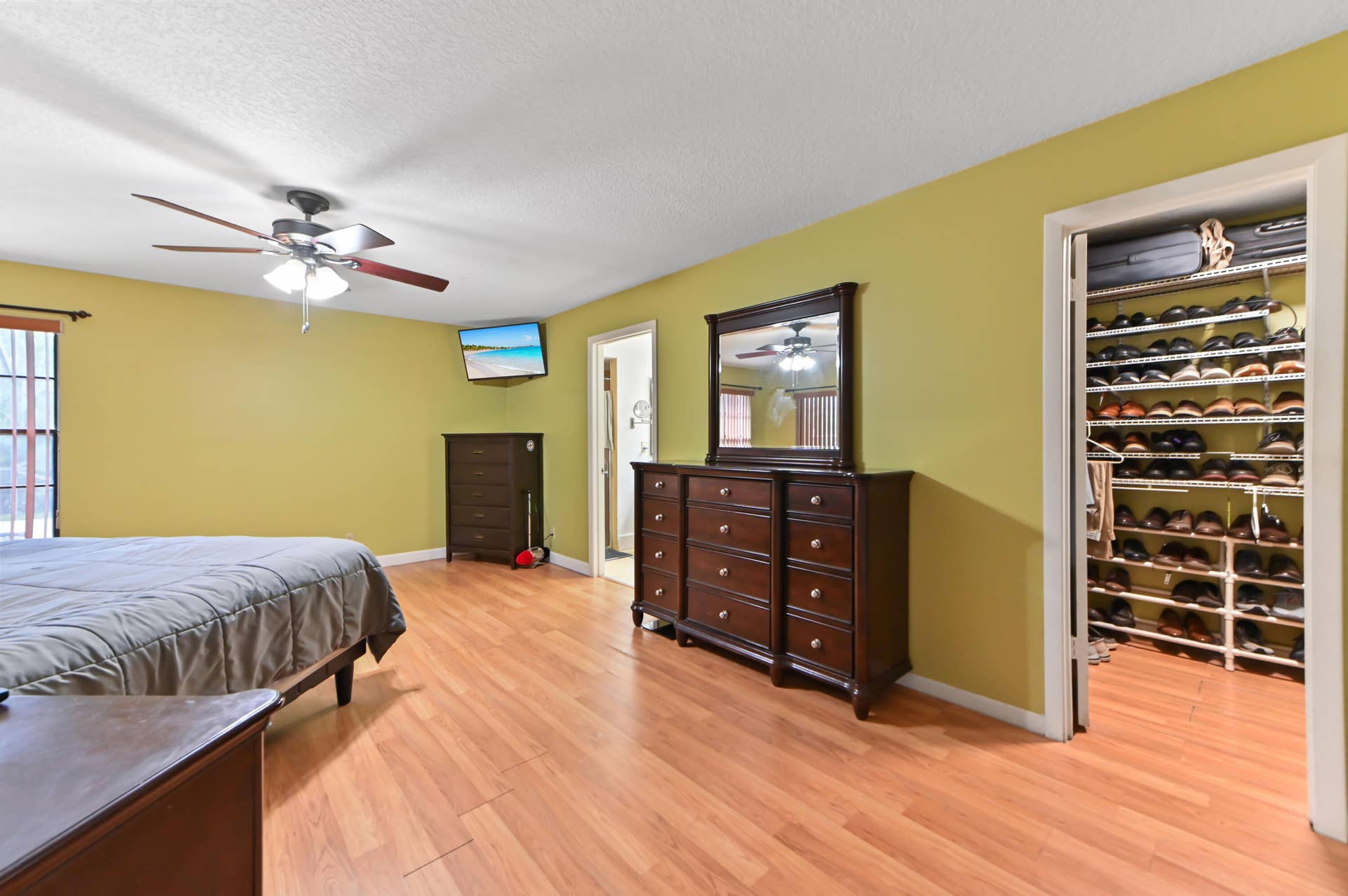 20 bedroom 01