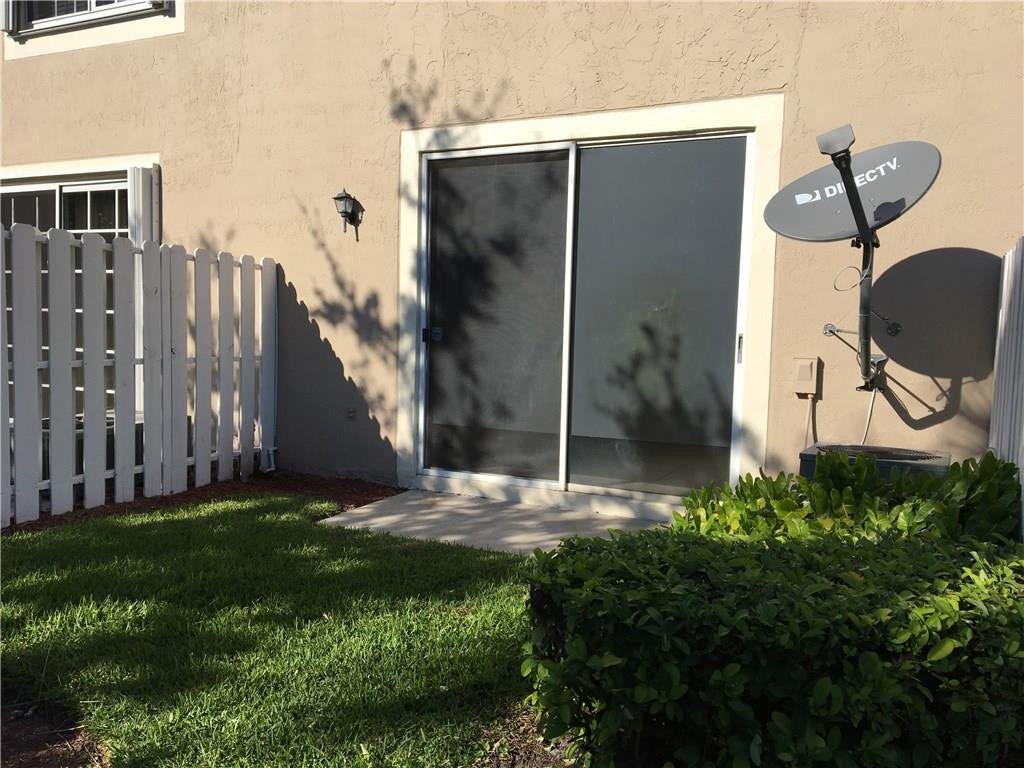 901 SEVILLA Circle, Weston, FL 33326 Photo 3