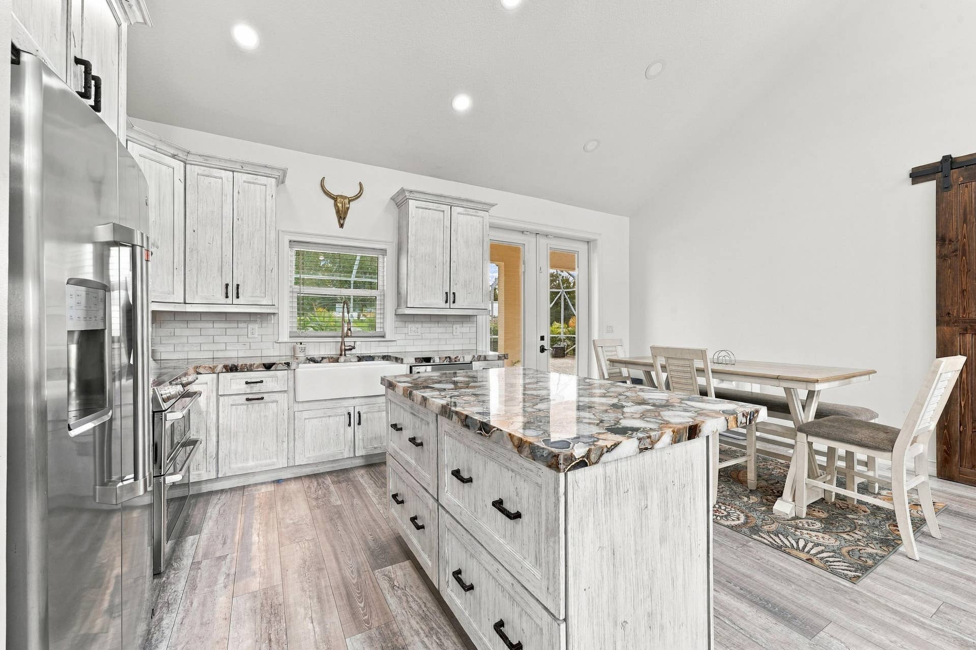 8700 SW 2nd Street, Okeechobee, FL 34974 Beautiful Kitchen with Center Island