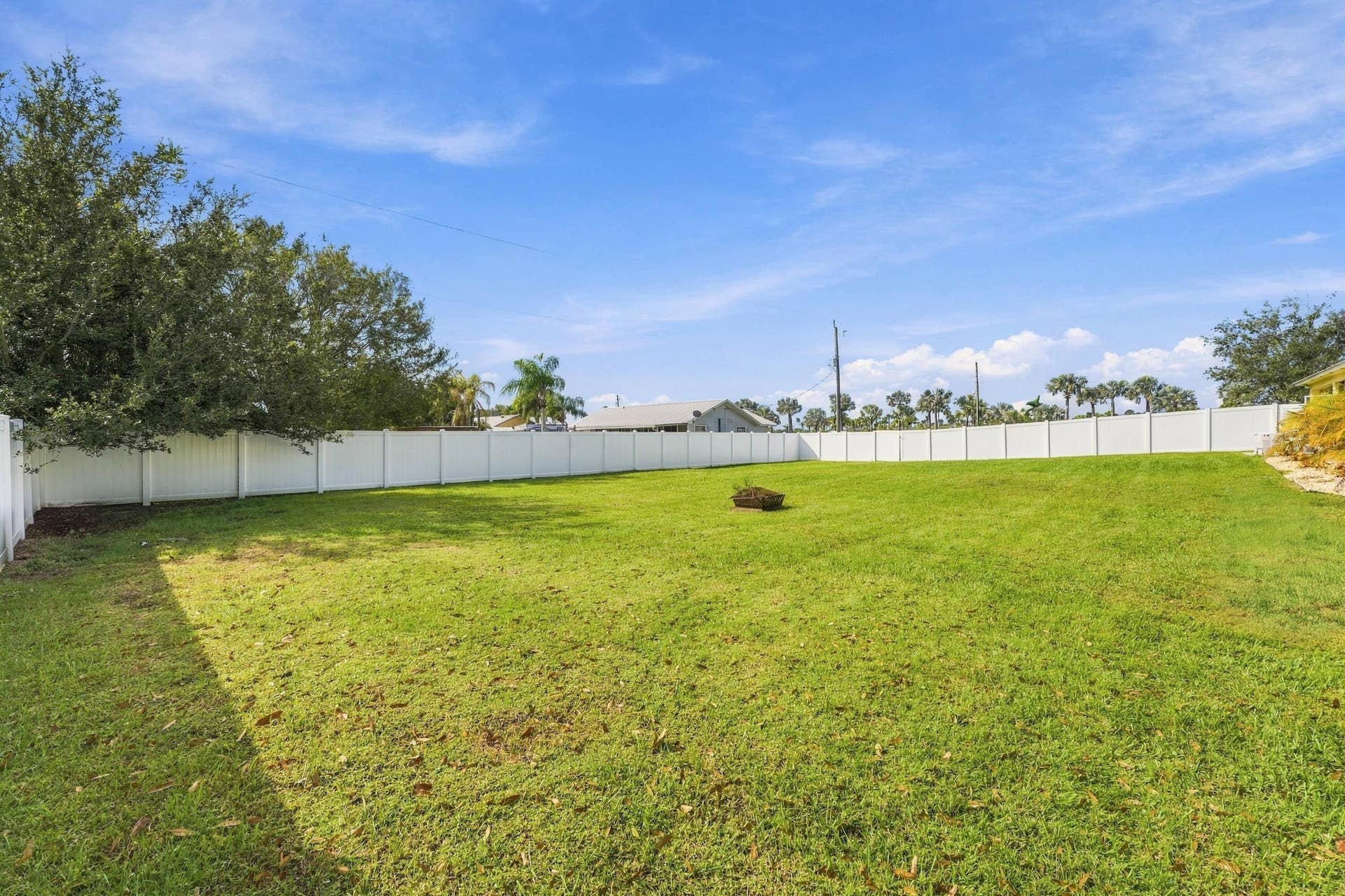 8700 SW 2nd Street, Okeechobee, FL 34974 Large Fenced Yard on 1.06 Acres