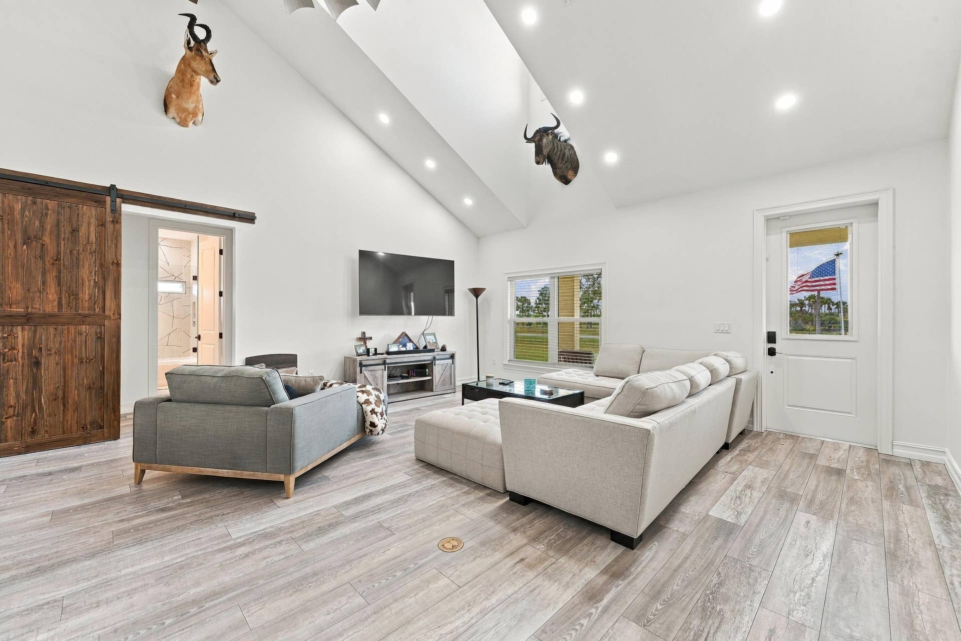 8700 SW 2nd Street, Okeechobee, FL 34974 Bright Living Room with Windmill Fan