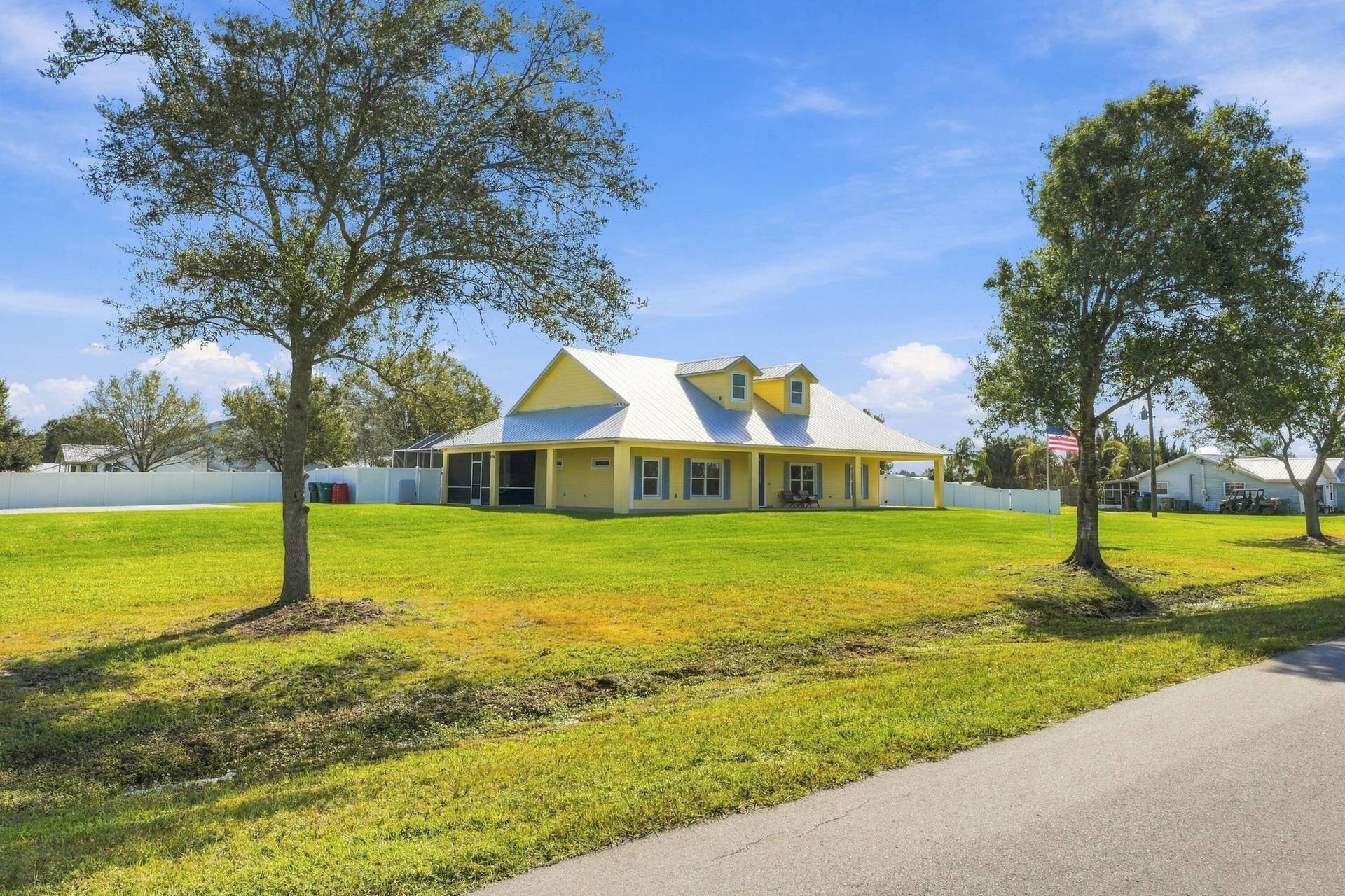 8700 SW 2nd Street, Okeechobee, FL 34974 Peaceful Country Home with Oak Trees