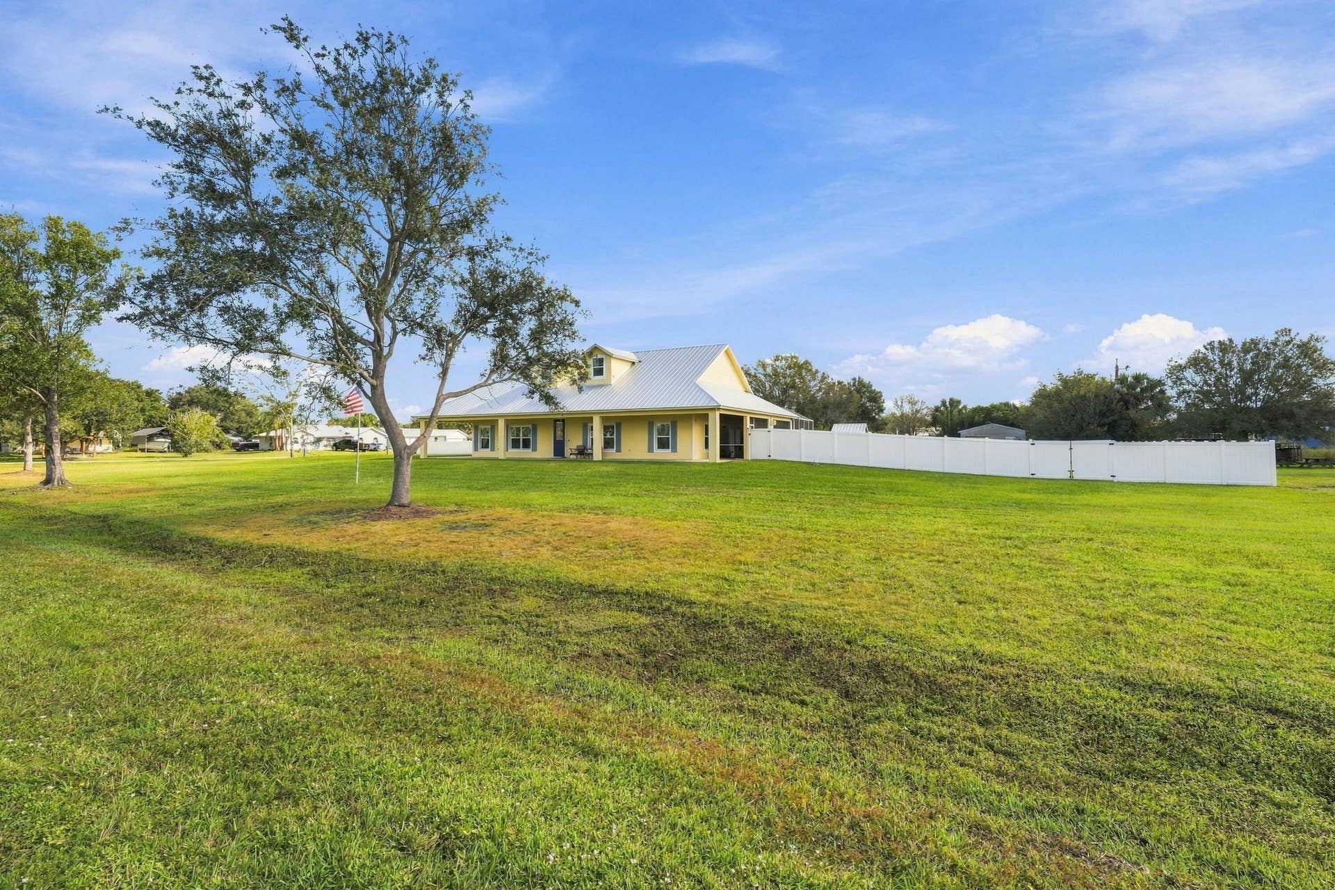 8700 SW 2nd Street, Okeechobee, FL 34974 Stunning Front Elevation & Spacious Lawn
