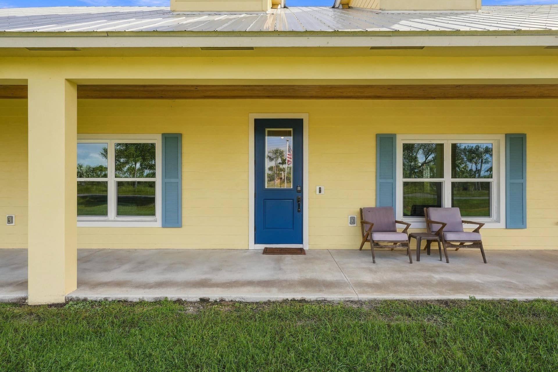 8700 SW 2nd Street, Okeechobee, FL 34974 Charming Covered Porch with Seating