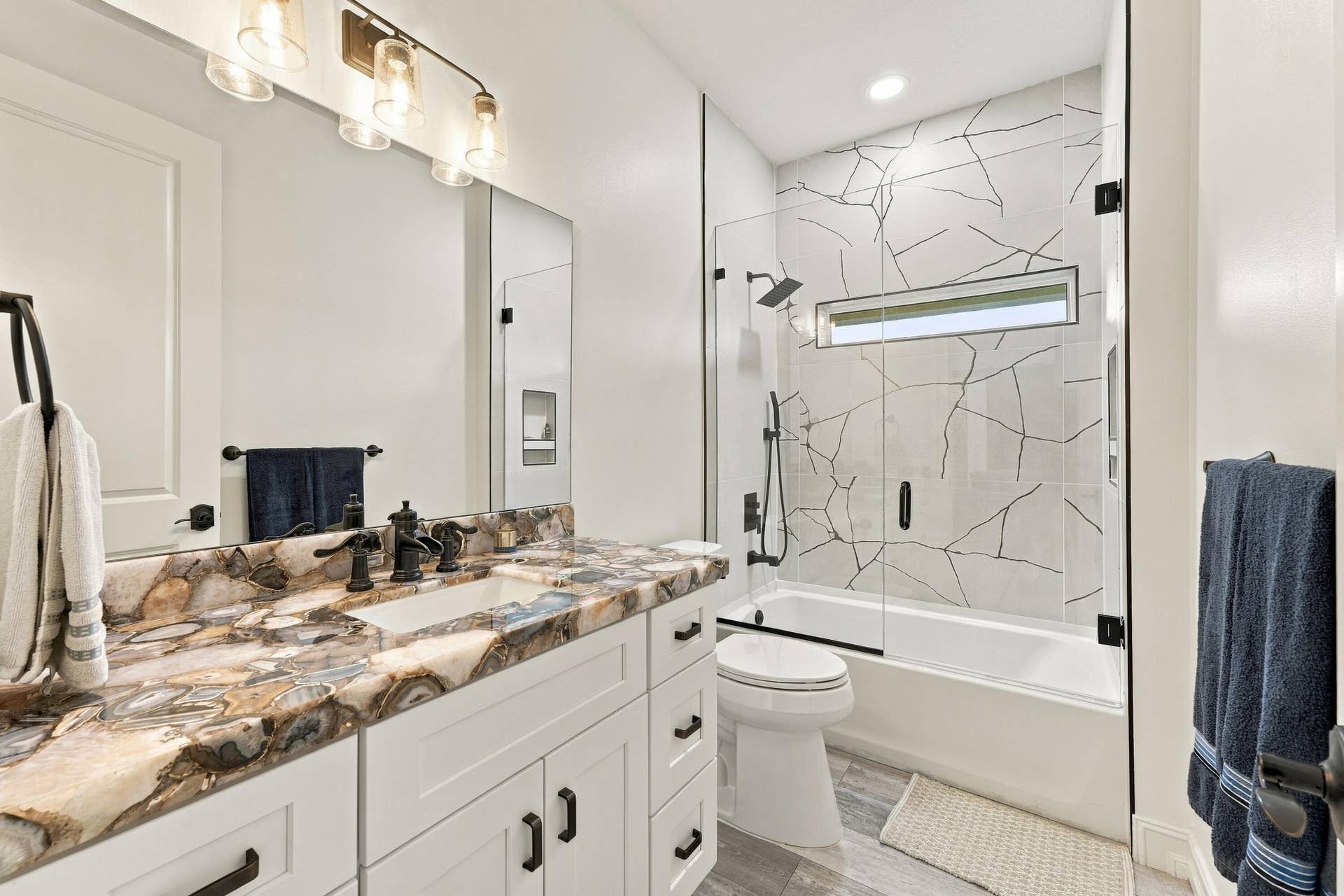 8700 SW 2nd Street, Okeechobee, FL 34974 Full Bathroom with Custom Finishes