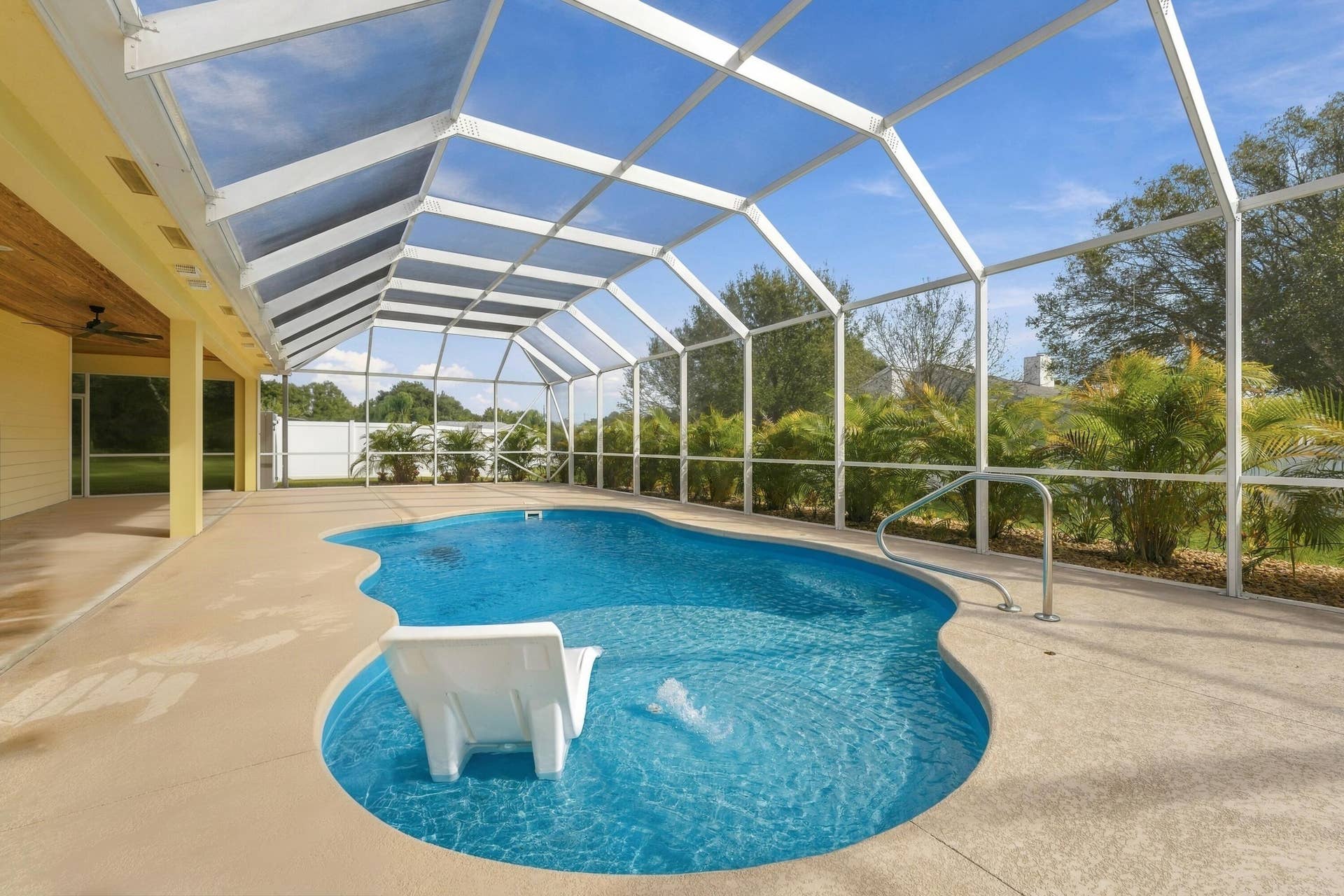 8700 SW 2nd Street, Okeechobee, FL 34974 Screened Pool for Year-Round Enjoyment
