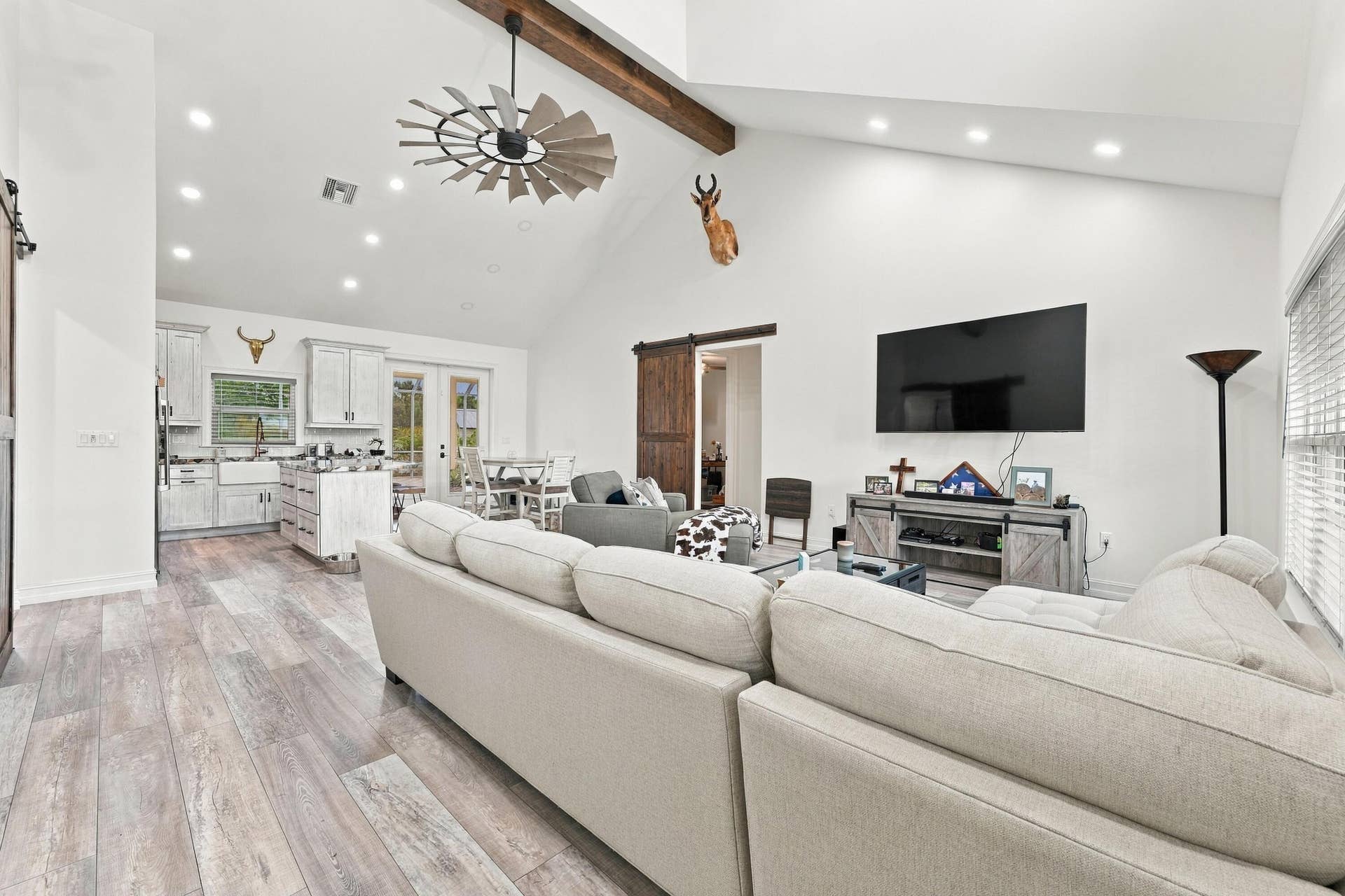 8700 SW 2nd Street, Okeechobee, FL 34974 Open Living Area with Vaulted Ceilings