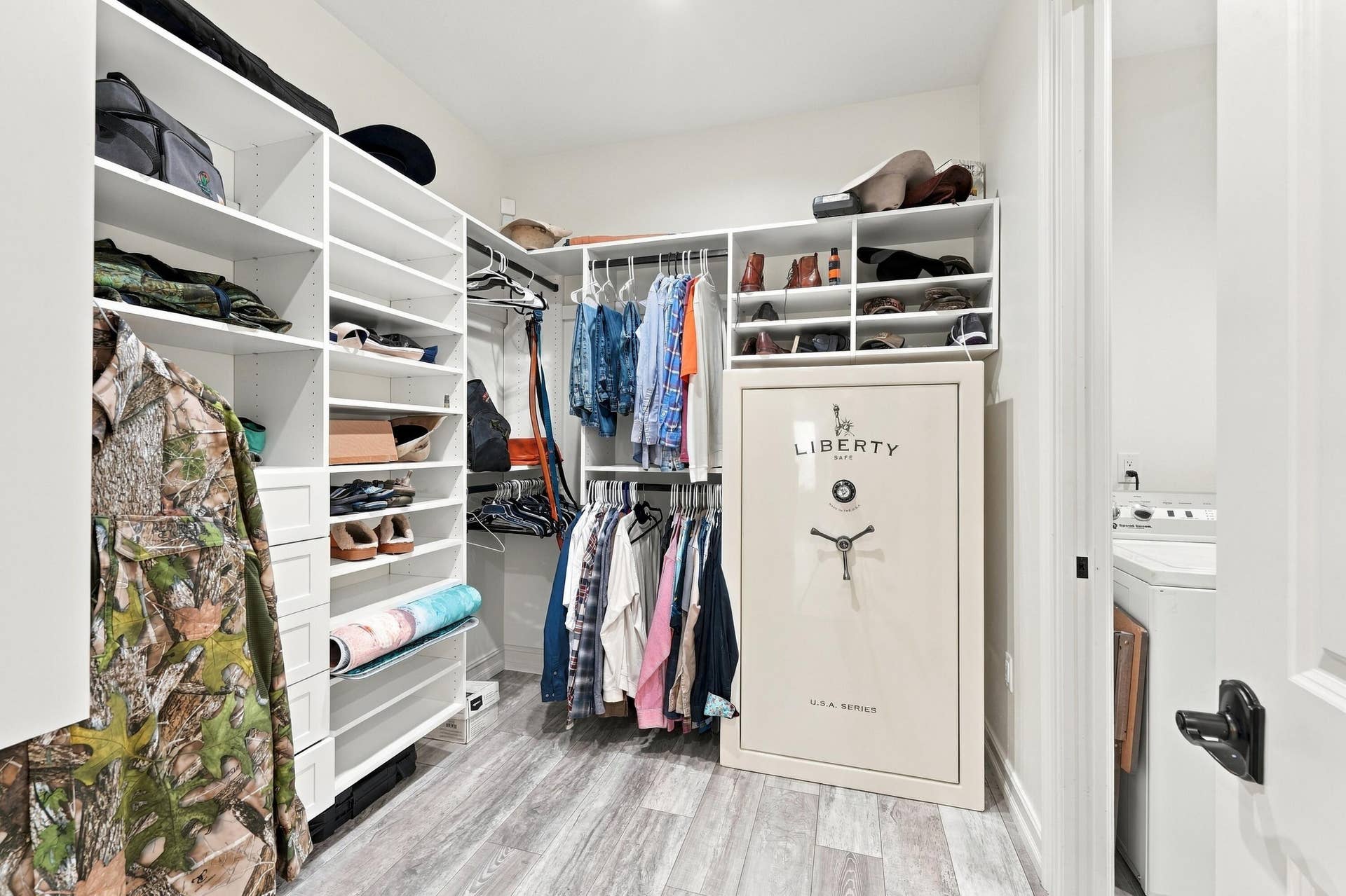 8700 SW 2nd Street, Okeechobee, FL 34974 Walk-In Closet with Custom Built-Ins