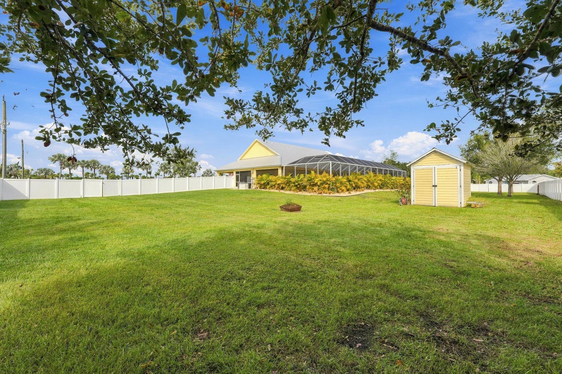 8700 SW 2nd Street, Okeechobee, FL 34974 Peaceful Backyard with Mature Oak Trees