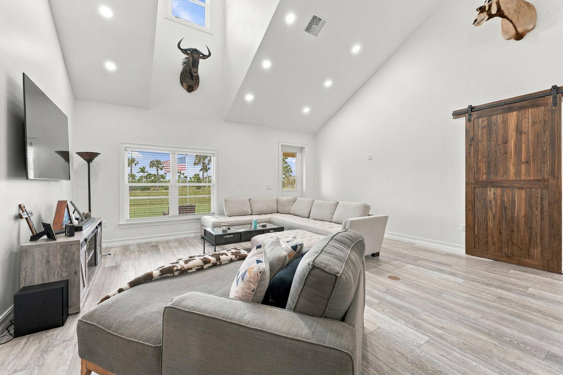 8700 SW 2nd Street, Okeechobee, FL 34974 Open-Concept Living & Dining Area