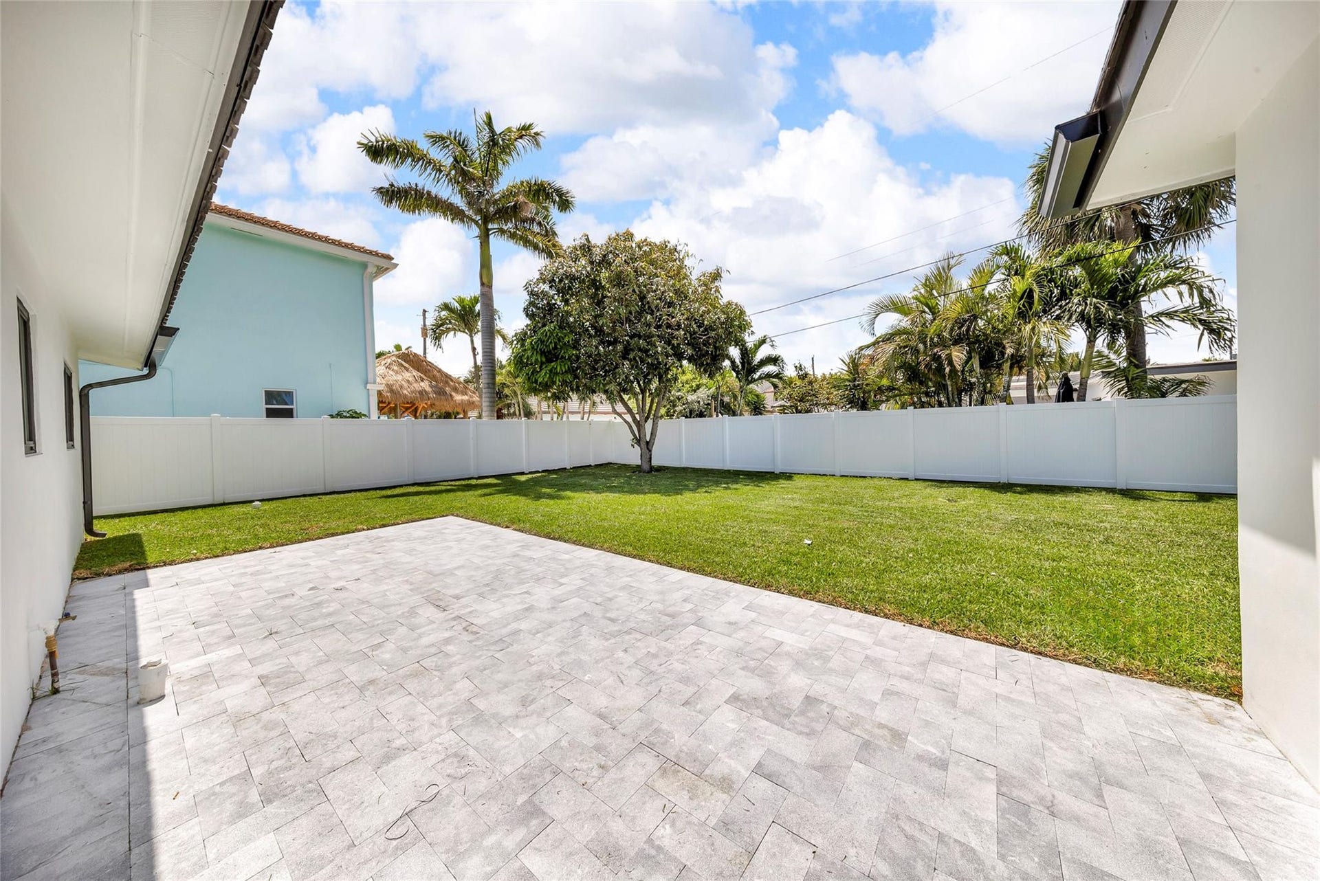 3231 NE 27TH Terrace, Lighthouse Point, FL 33064 Fenced and sodded back yar