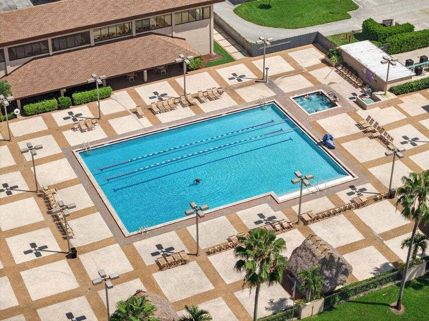 1100 SW 128TH Terrace, #302U, Pembroke Pines, FL 33027 CH Exterior Pool