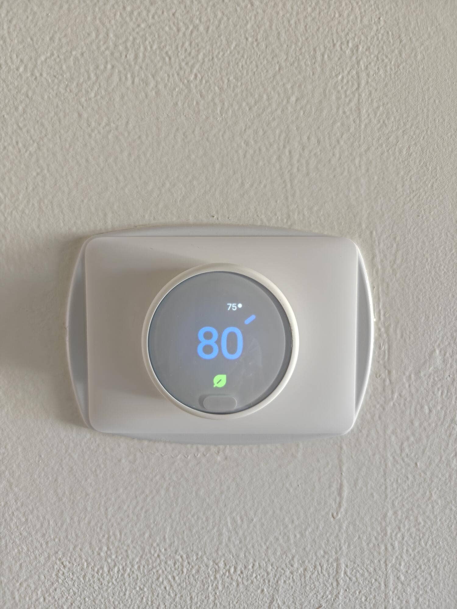 2700 S OAKLAND FOREST Drive, #603, Oakland Park, FL 33309 Wall-mounted smart programmable thermostat featuring a digital circular interface