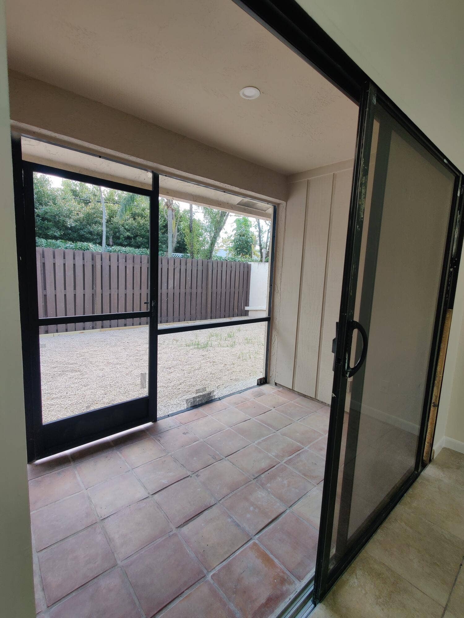 2700 S OAKLAND FOREST Drive, #603, Oakland Park, FL 33309 Covered patio featuring ceramic tile flooring, sliding glass door entry, and screen enclosure
