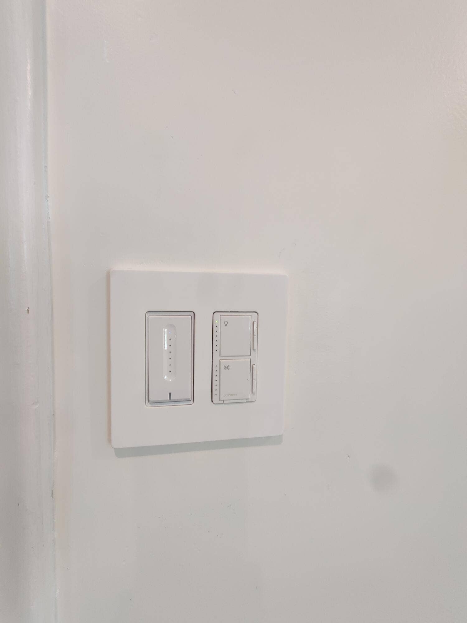 2700 S OAKLAND FOREST Drive, #603, Oakland Park, FL 33309 Modern white dual-rocker light switch featuring an integrated vertical dimmer slider and clean-finish wall plate