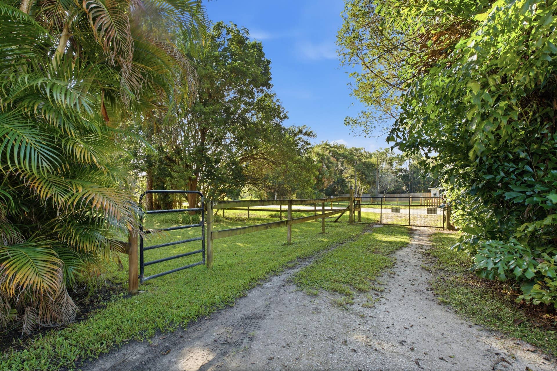 13697 66TH Street N, The Acreage, FL 33412 SMG08955