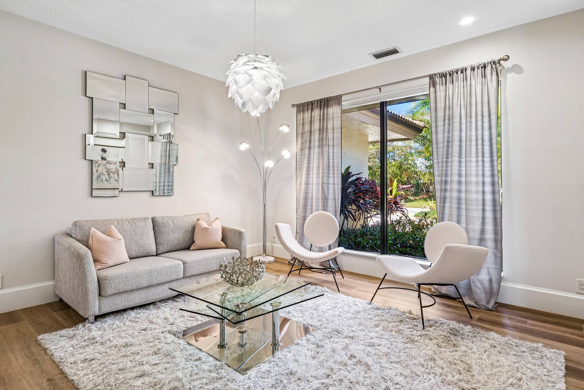 5221 Estates Drive, Delray Beach, FL 33445 Living Room