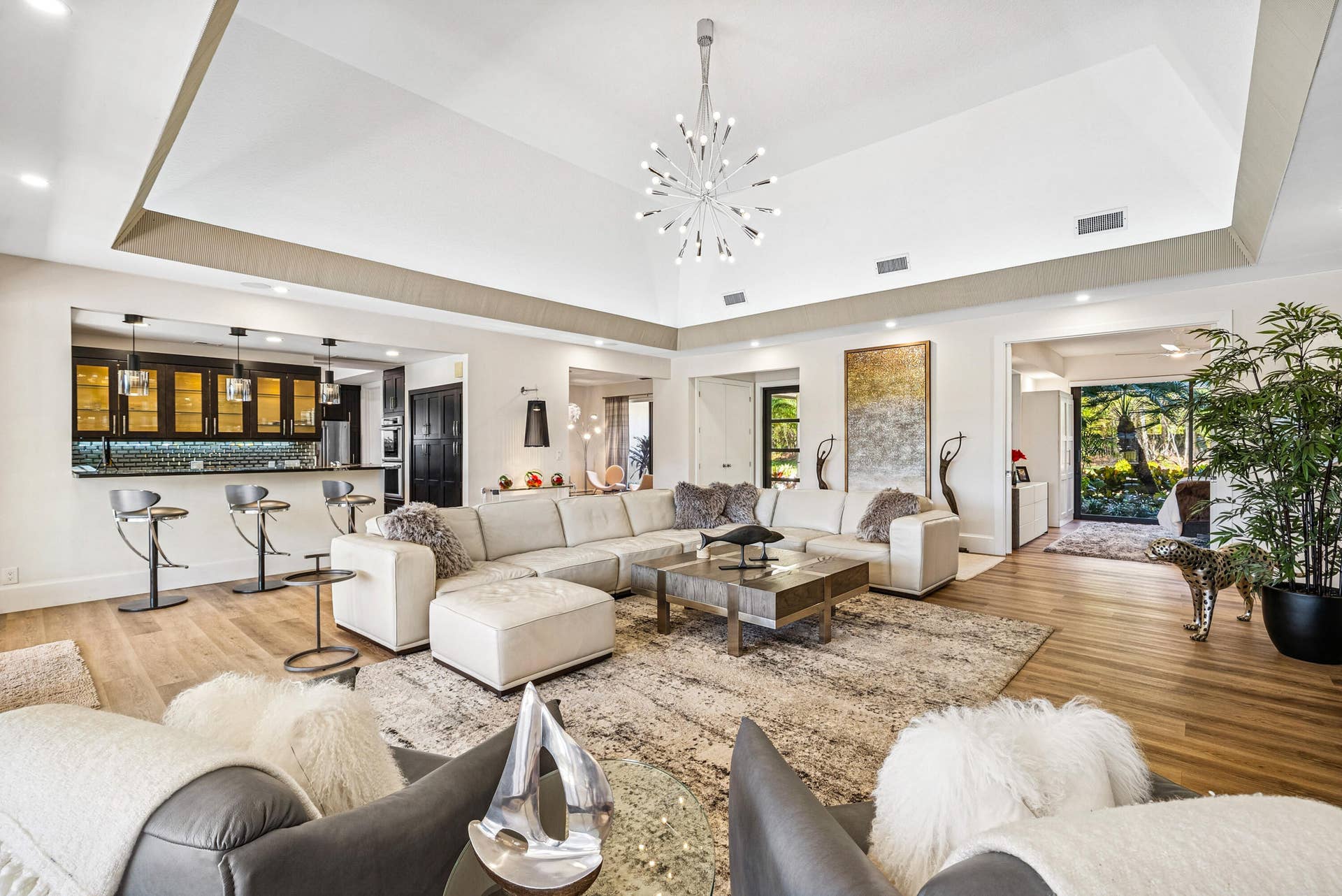 5221 Estates Drive, Delray Beach, FL 33445 Living Room
