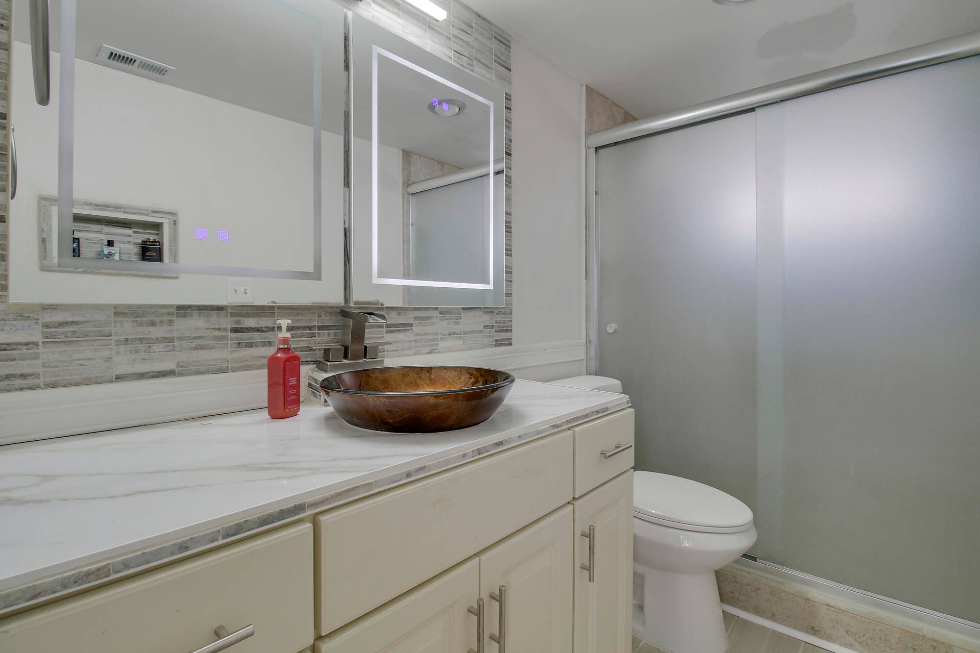 1810 NEW PALM Way, #411, Boynton Beach, FL 33435 Primary bath