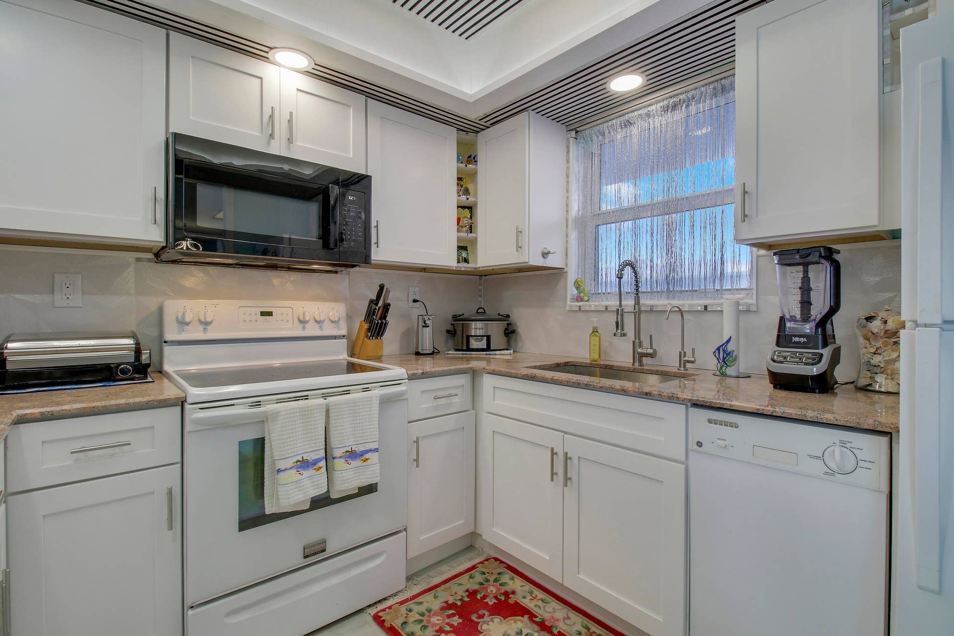 1810 NEW PALM Way, #411, Boynton Beach, FL 33435 kitchen