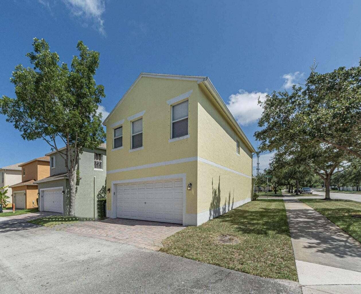 2143 SE BELL ISLE Drive, Port St Lucie, FL 34952 Bell Isle 2 car garage