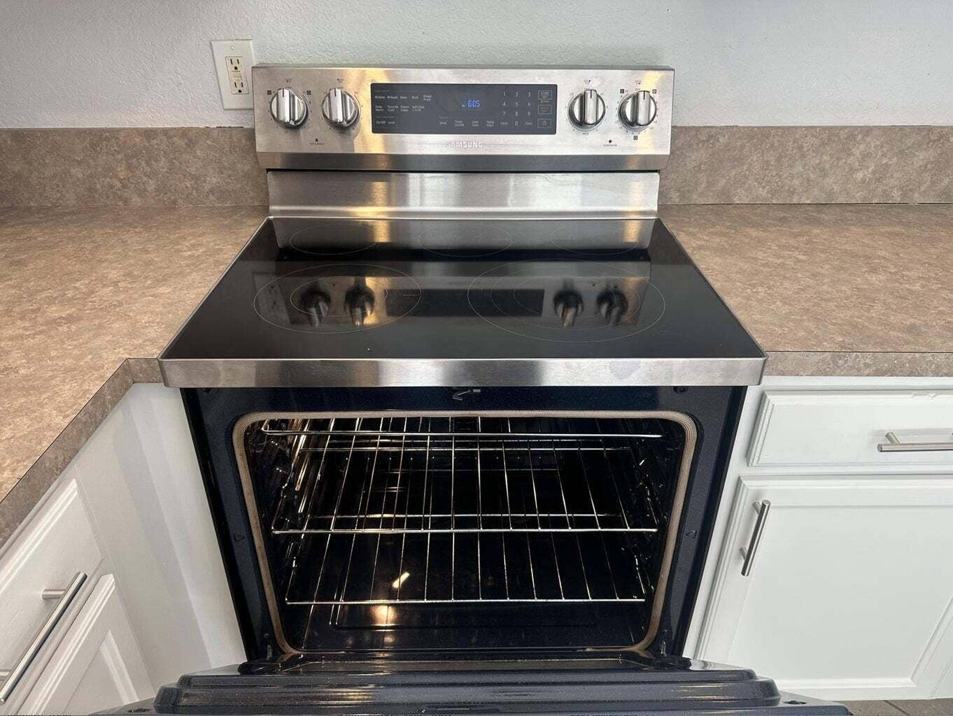 2143 SE BELL ISLE Drive, Port St Lucie, FL 34952 Bell Isle new stove