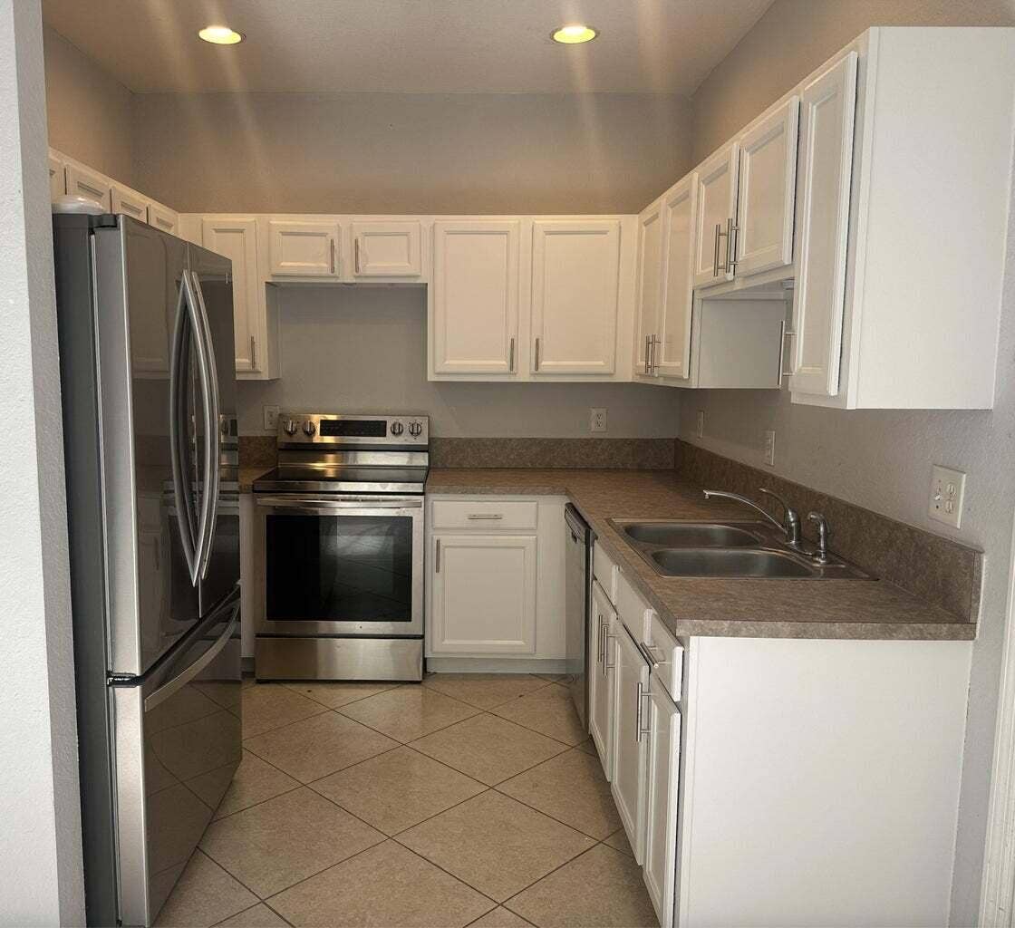 2143 SE BELL ISLE Drive, Port St Lucie, FL 34952 Bell Isle Kitchen