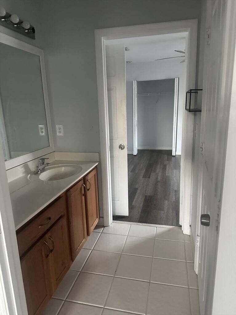 2143 SE BELL ISLE Drive, Port St Lucie, FL 34952 Jack and Jill Bath