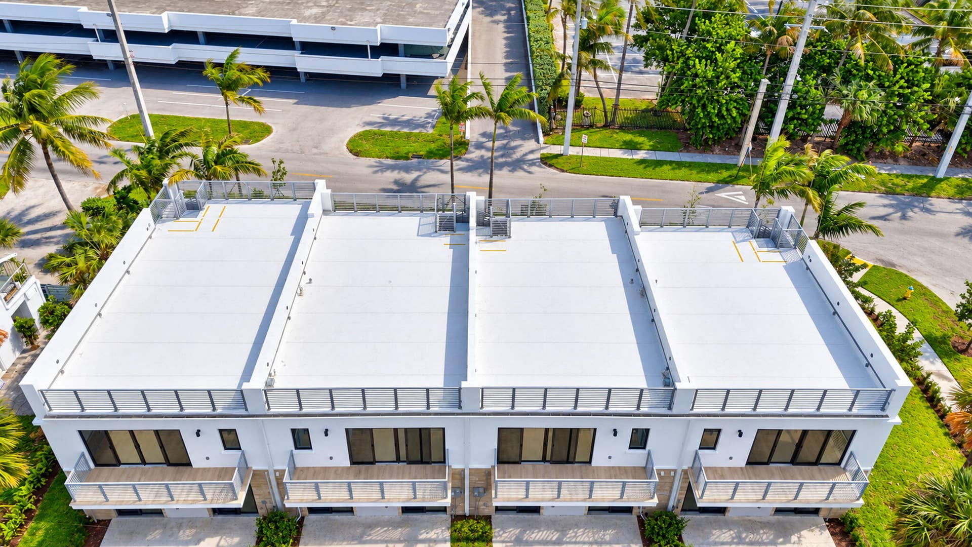 325 NE 20TH Avenue, #Th a, Deerfield Beach, FL 33441 69-web-or-mls-DJI_20261028002306_0084_D_