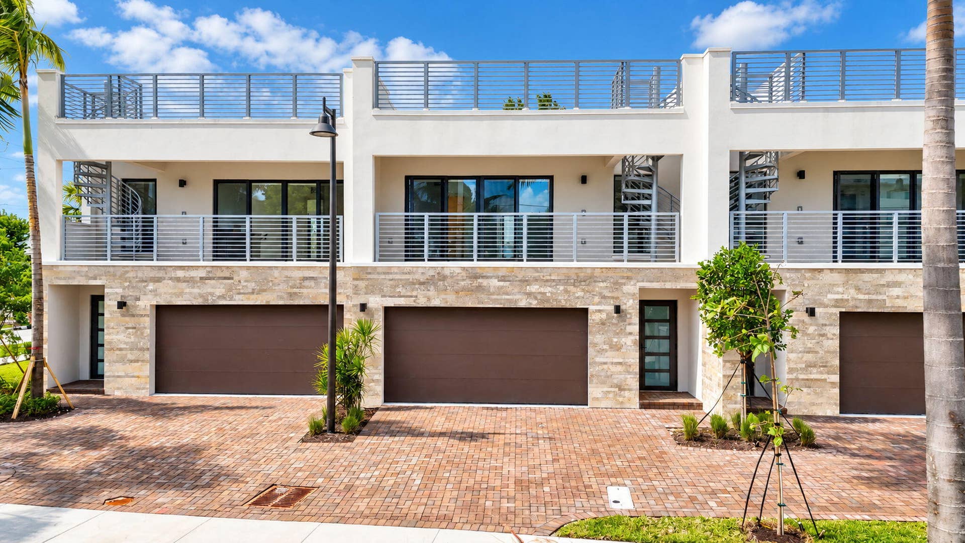 325 NE 20TH Avenue, #Th a, Deerfield Beach, FL 33441 55-web-or-mls-DJI_20261028001848_0014_D_