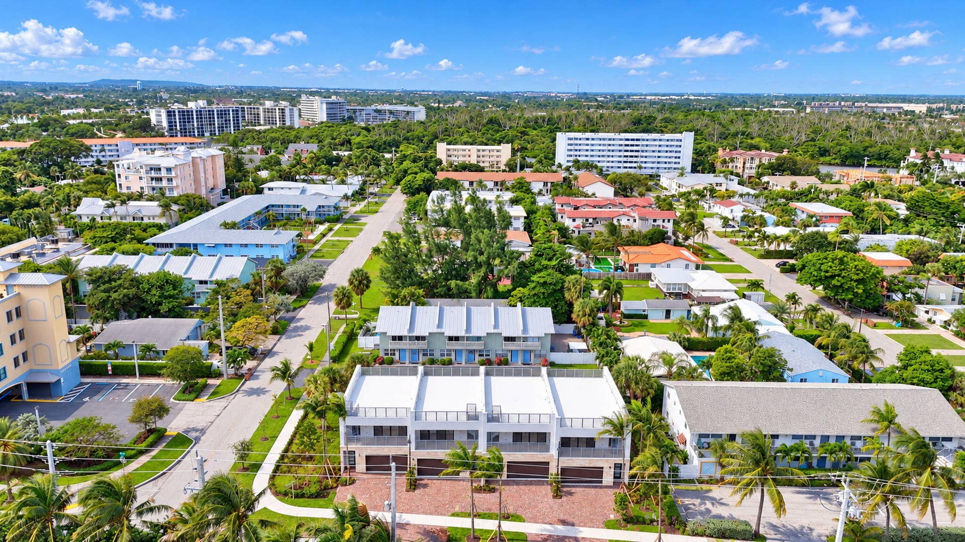 325 NE 20TH Avenue, #Th a, Deerfield Beach, FL 33441 57-web-or-mls-DJI_20261028001939_0024_D_