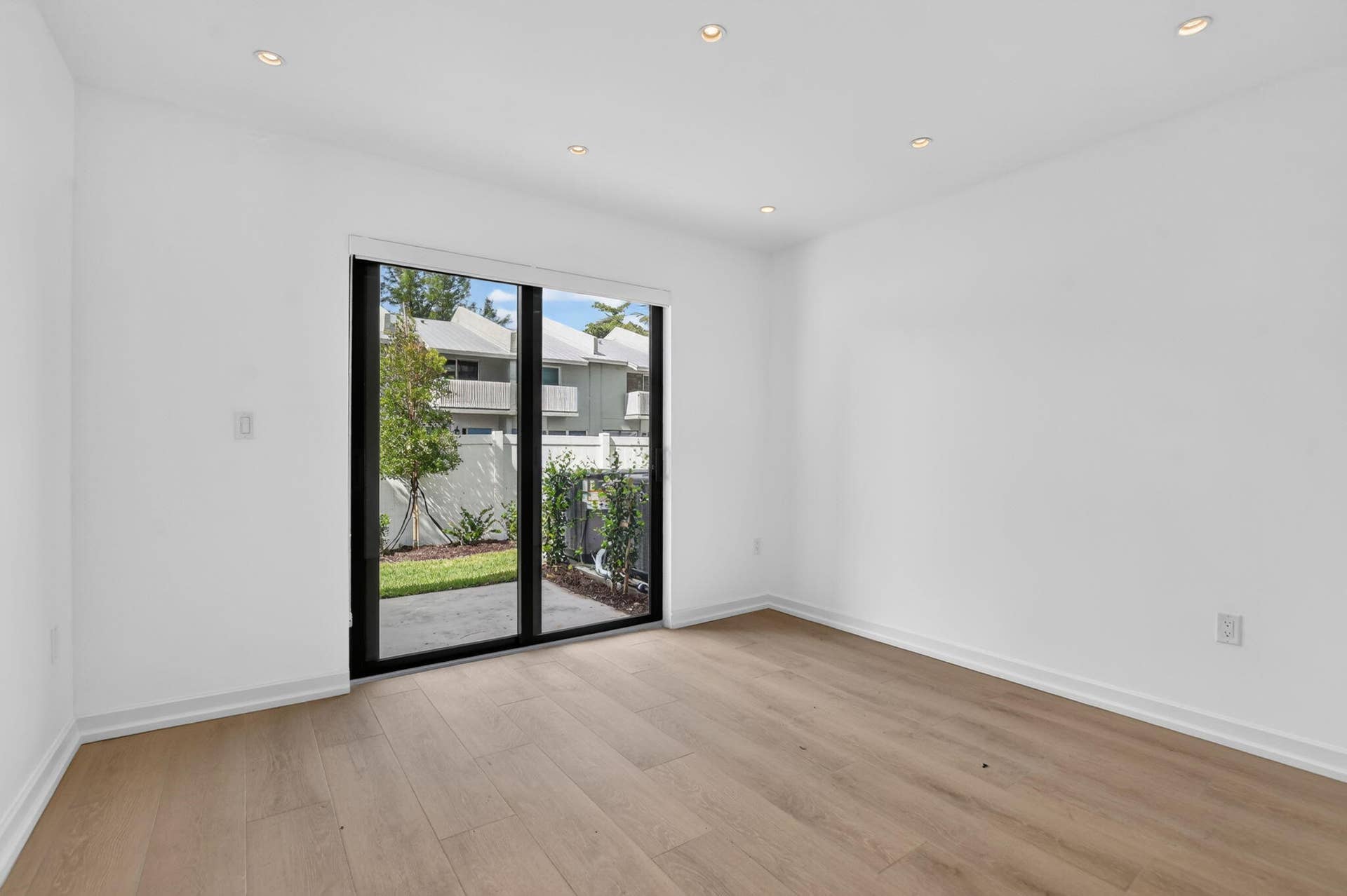 325 NE 20TH Avenue, #Th a, Deerfield Beach, FL 33441 27-web-or-mls-DSC_1920