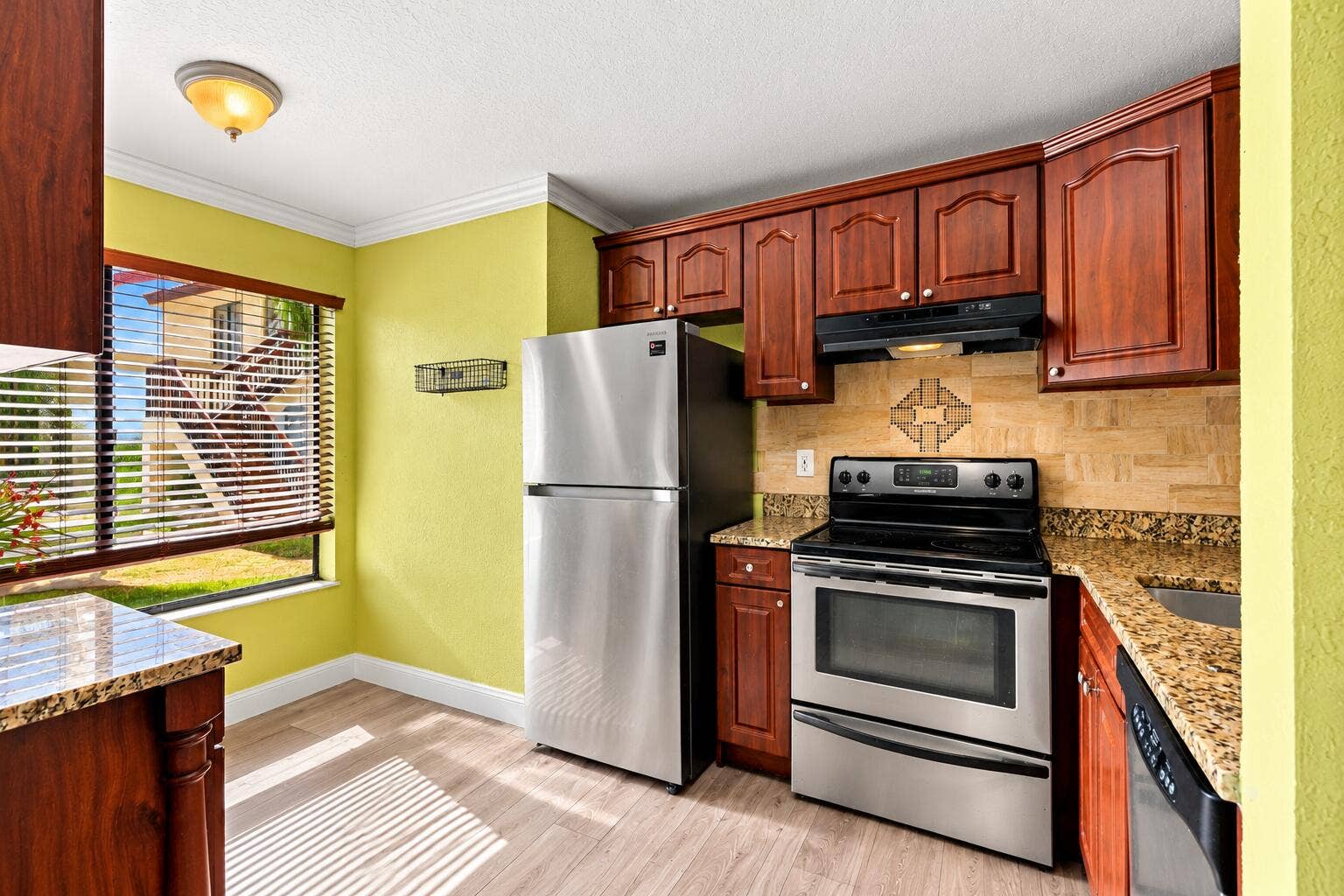 2572 RIVERSIDE Drive, #413, Coral Springs, FL 33065 Sunlit Modern Kitchen Corner