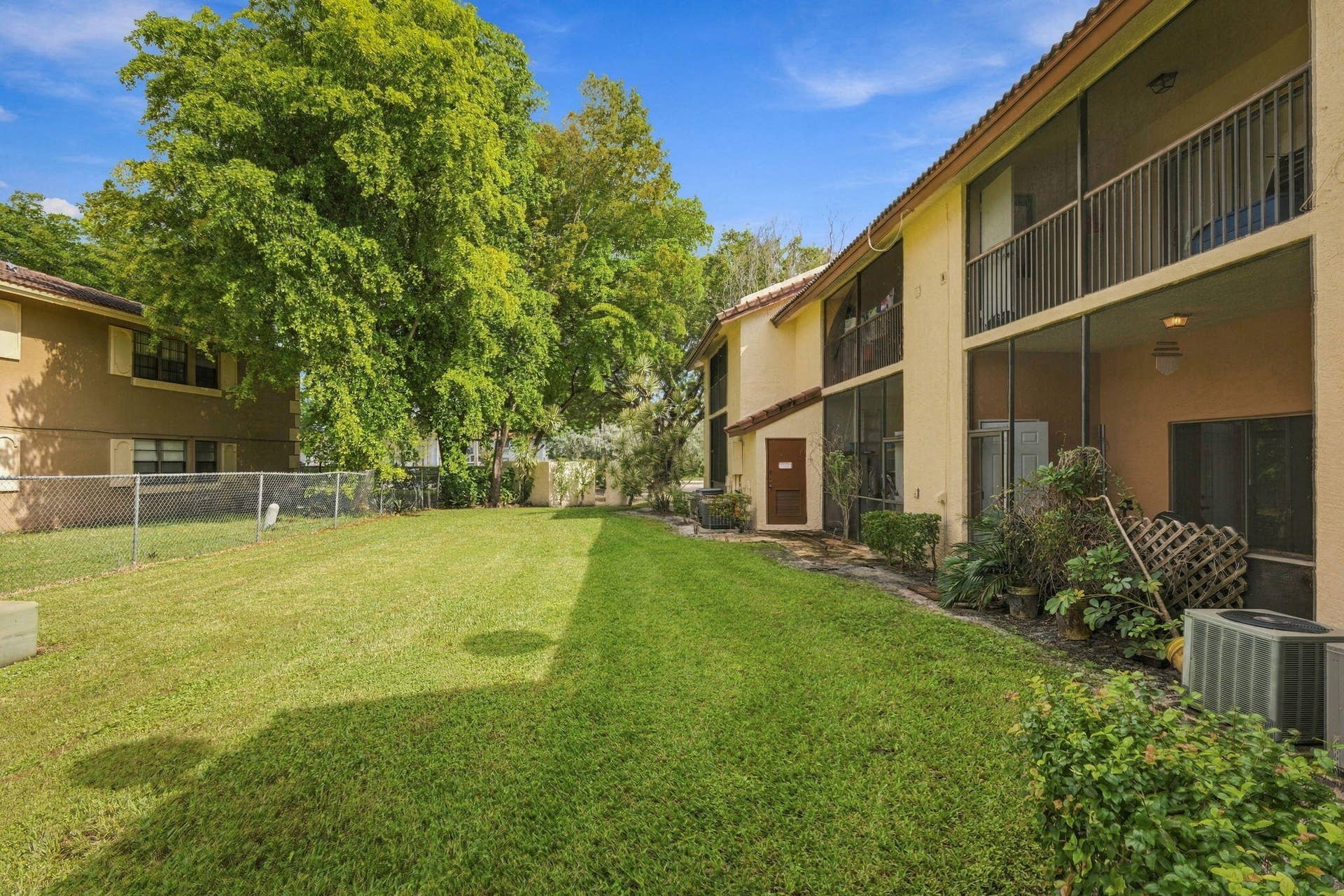 2572 RIVERSIDE Drive, #413, Coral Springs, FL 33065 AR Media 29