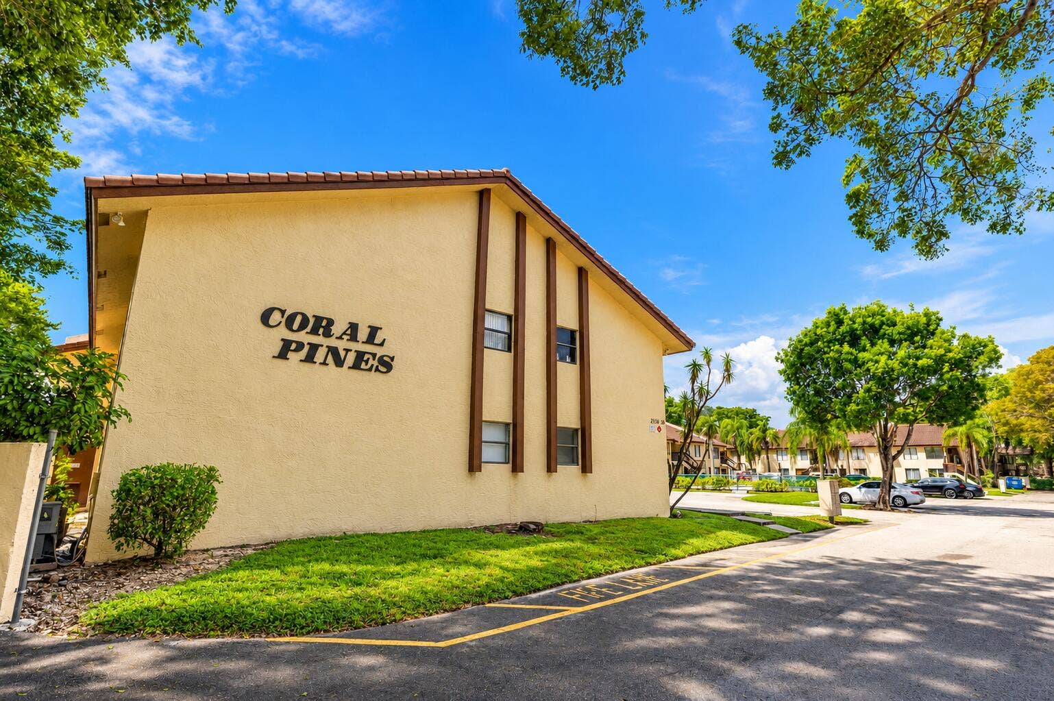 2572 RIVERSIDE Drive, #413, Coral Springs, FL 33065 Coral Pines Condo Entrance