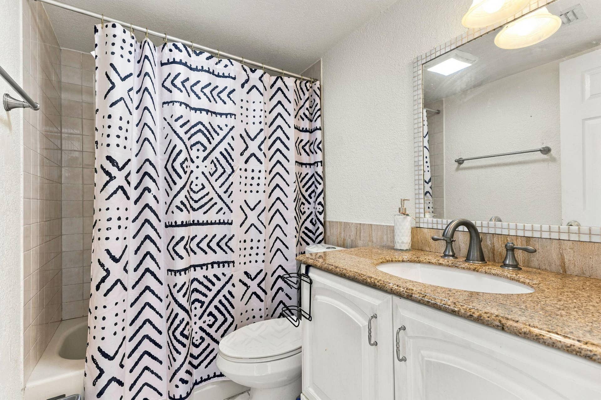2572 RIVERSIDE Drive, #413, Coral Springs, FL 33065 AR Media 21