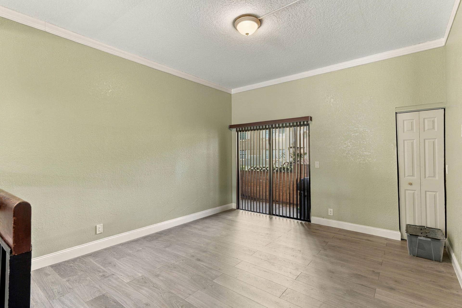 2572 RIVERSIDE Drive, #413, Coral Springs, FL 33065 AR Media 12