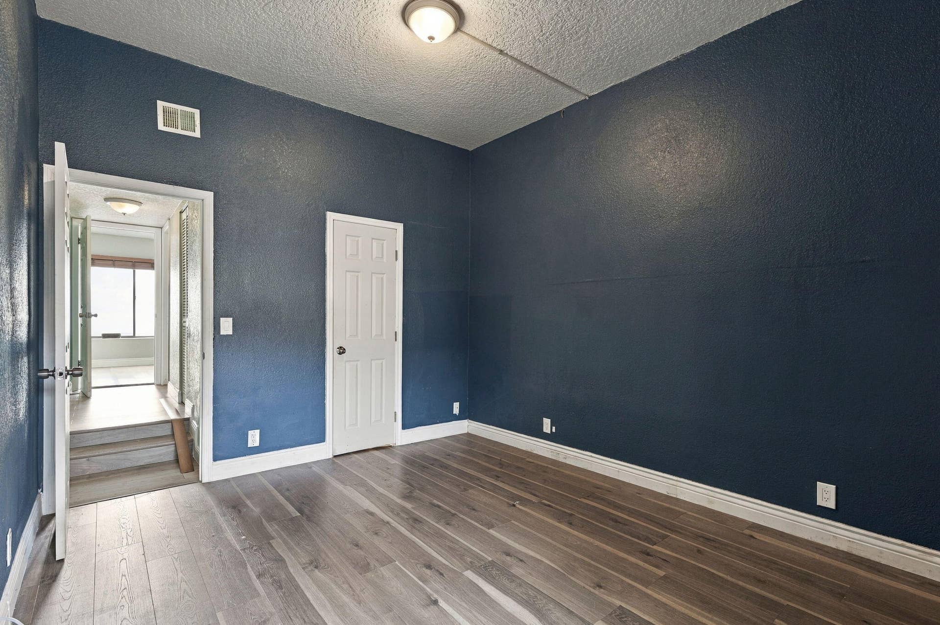 2572 RIVERSIDE Drive, #413, Coral Springs, FL 33065 AR Media 24