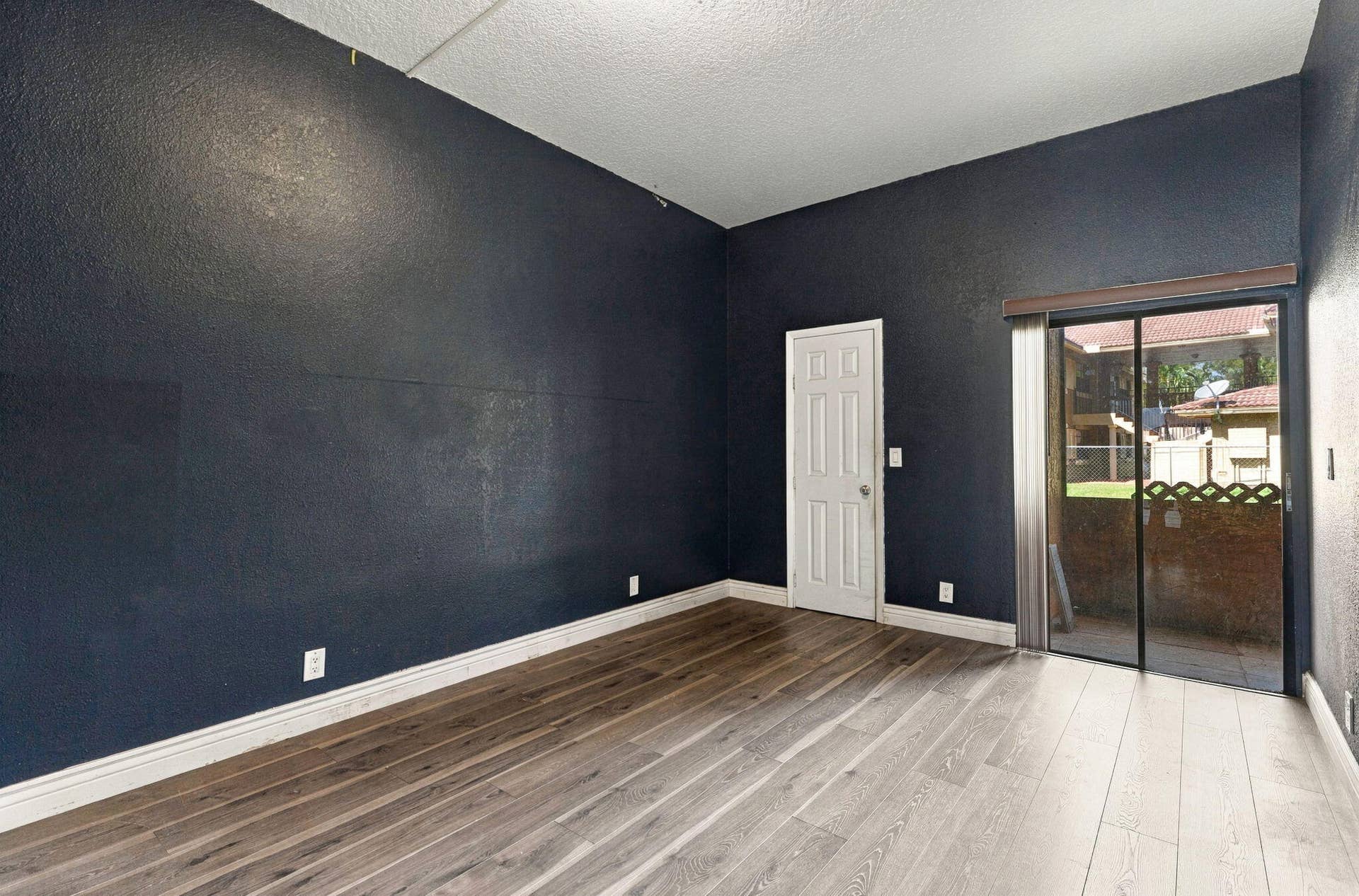 2572 RIVERSIDE Drive, #413, Coral Springs, FL 33065 AR Media 22