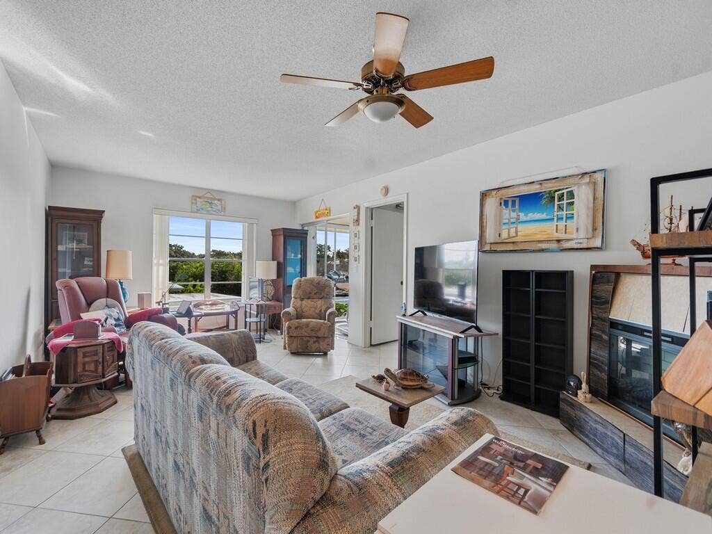 200 GREYTWIG Road, #213, Vero Beach, FL 32963 Image00011
