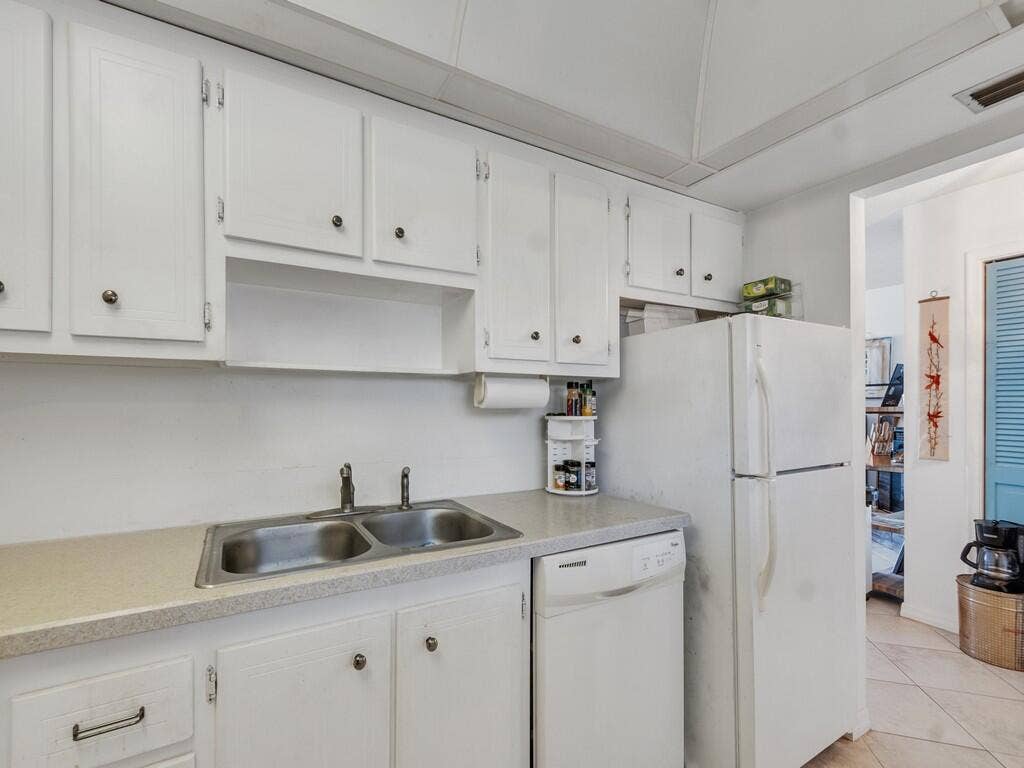 200 GREYTWIG Road, #213, Vero Beach, FL 32963 Image00023