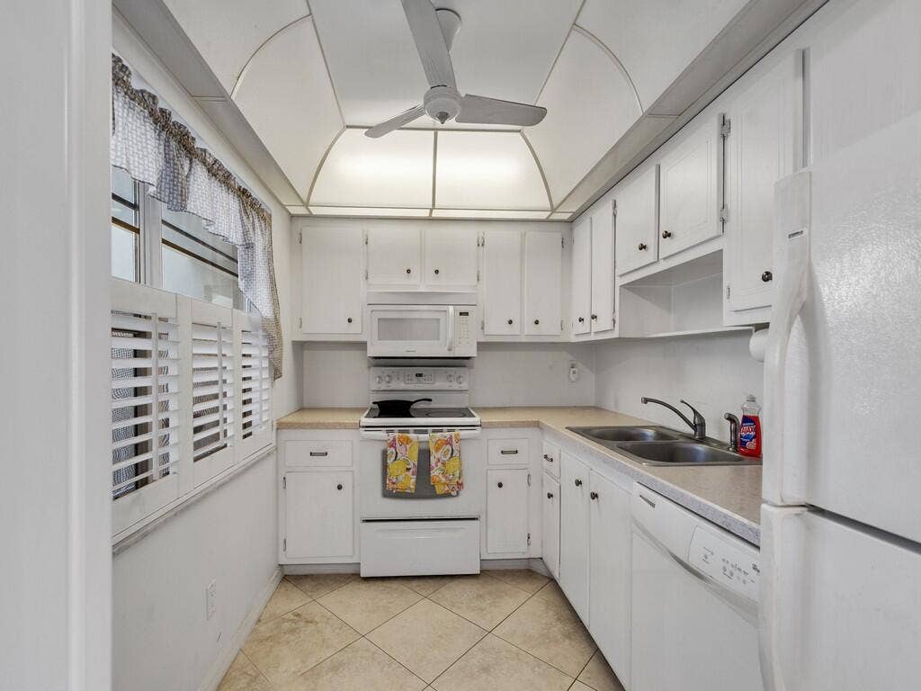 200 GREYTWIG Road, #213, Vero Beach, FL 32963 Image00021