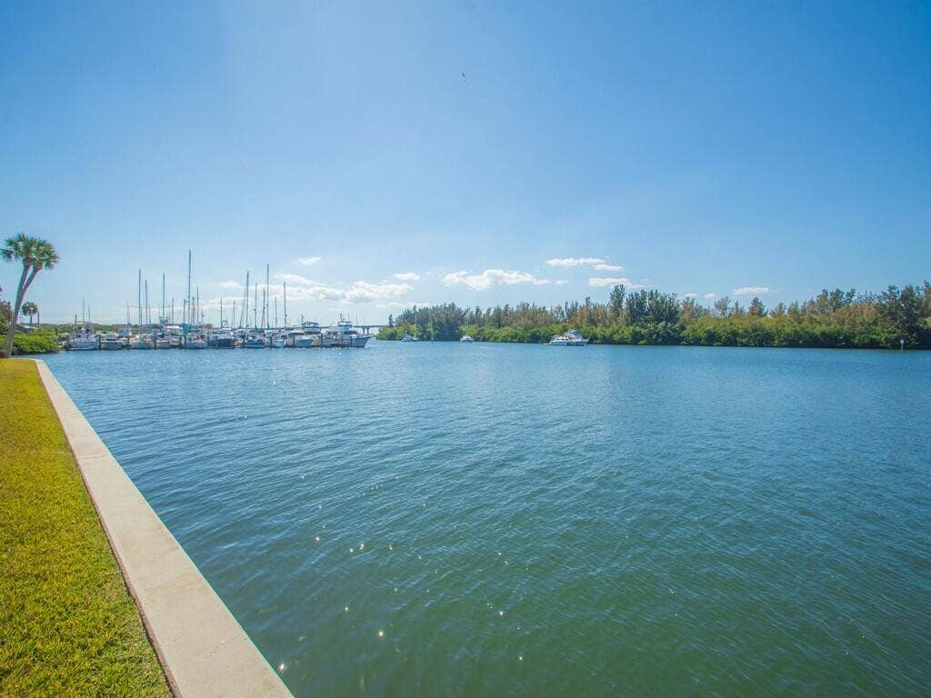 200 GREYTWIG Road, #213, Vero Beach, FL 32963 Image00037