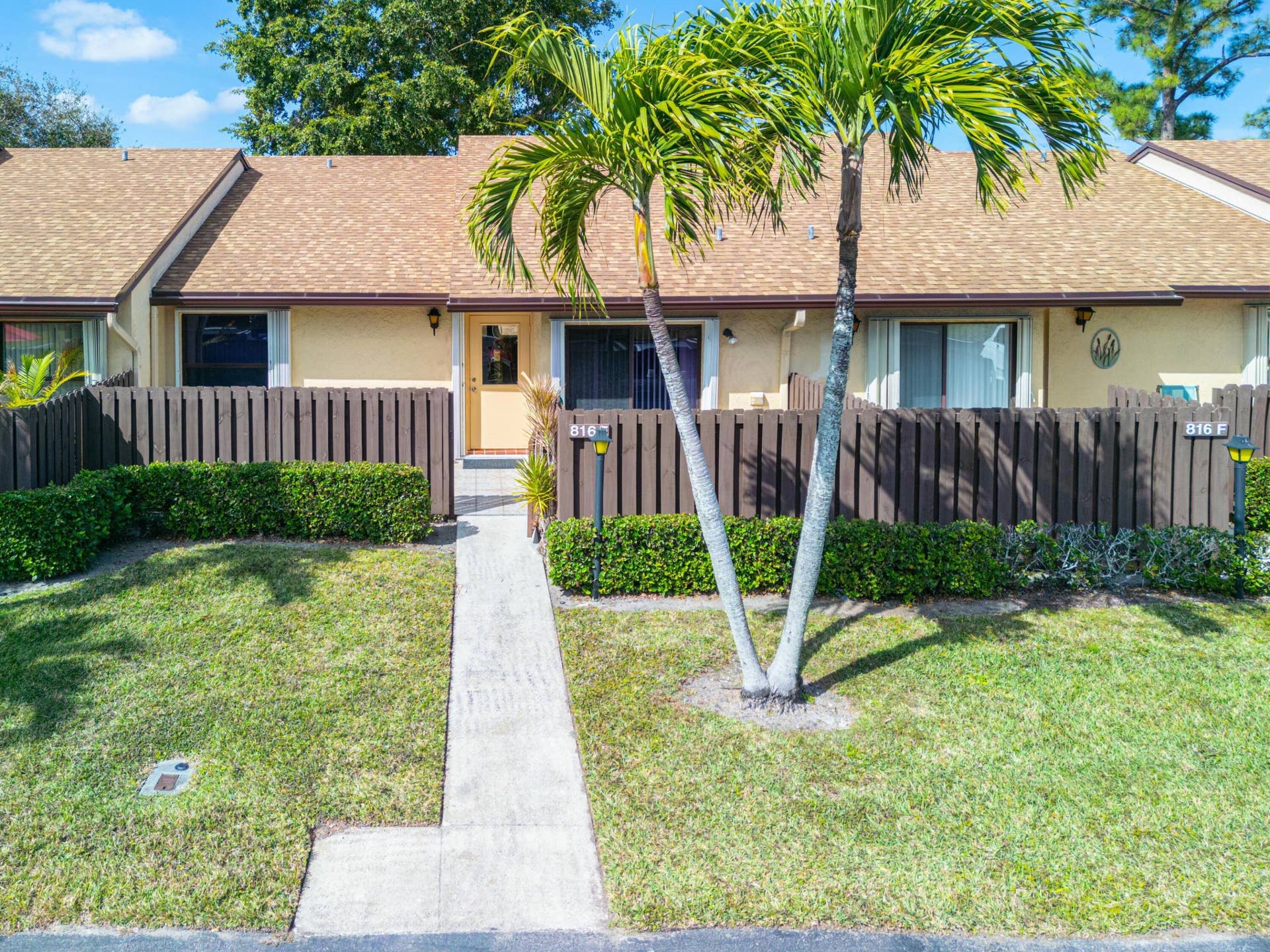 816 SKY PINE Way, #E, Greenacres, FL 33415 New Roofs!