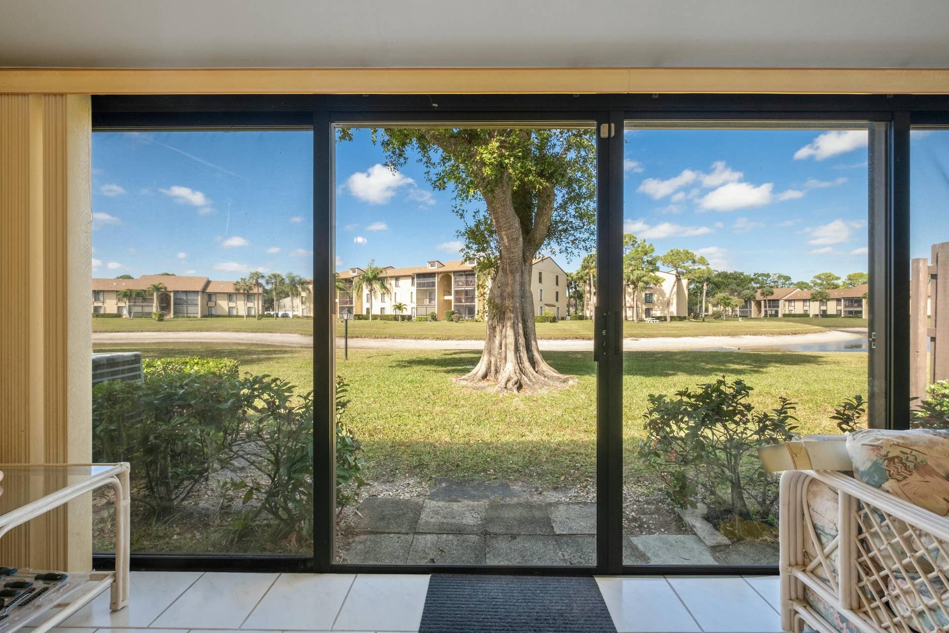 816 SKY PINE Way, #E, Greenacres, FL 33415 Nice Shade on the Lake