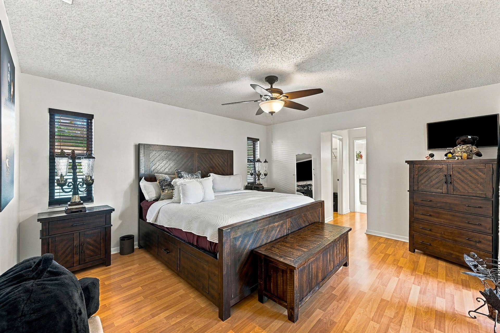 18_primary bedroom